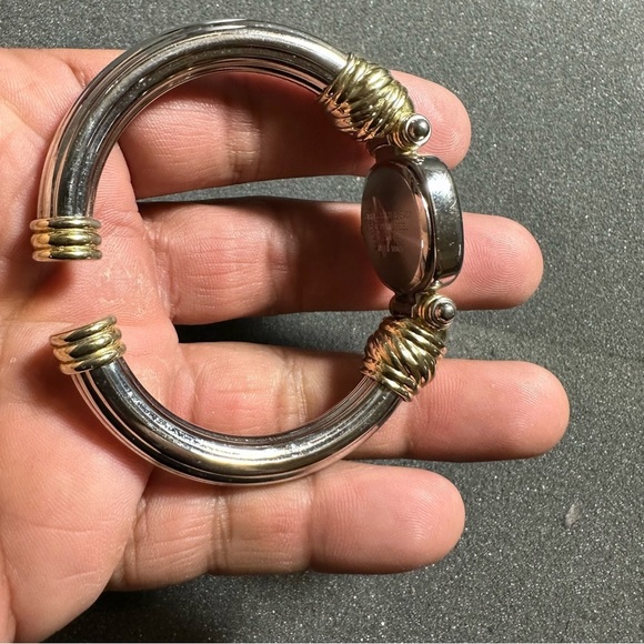 Vernier Ladies Quartz Cuff Watch Silver/Gold Tone Hinged Working New Battery - Picture 5 of 8